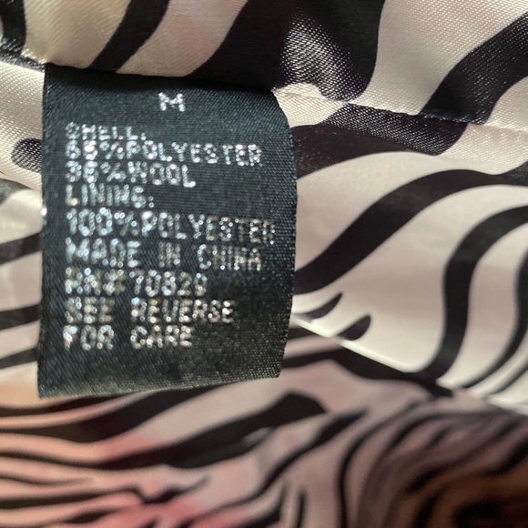 Red Coat. - Picture 4 of 4